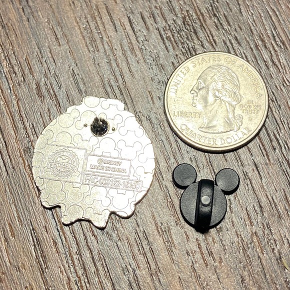 Disney park enchanted tiki room Barker Bird Tsum Tsum 2017 enamel pin - Picture 2 of 3